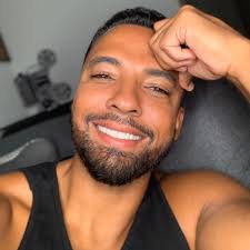 How tall is Christian Keyes?